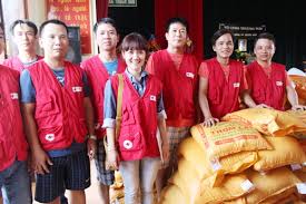 250 suất quà do Hội CTĐ của Công ty Vinacones được trao cho bà con nghèo Hà Tĩnh