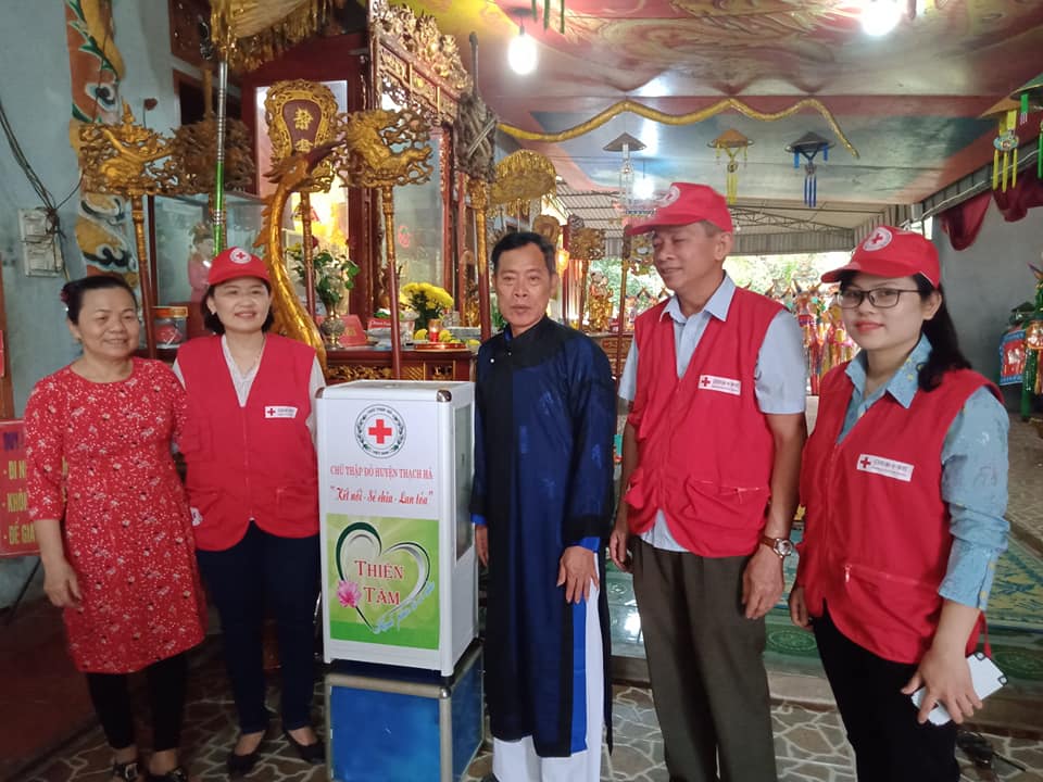 Ra mắt thùng quyên góp gây qỹ từ thiện tại Đền Truông Bát